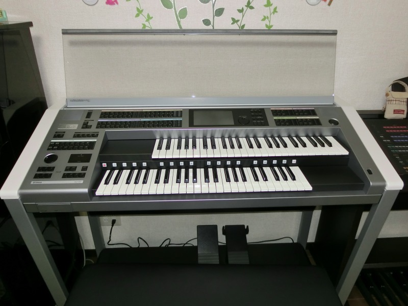 レッスンに使用しているエレクトーン（ヤマハのSTAGEA02-C）です。